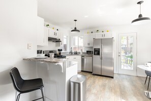 Private kitchen - //The Tag House// 5 minutes to BSU, airport, hiking and downtown (Boise)