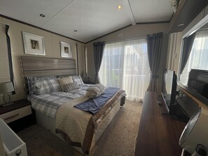Hytte - 2 queensize-senge | 2 soveværelser, gratis Wi-Fi, sengetøj