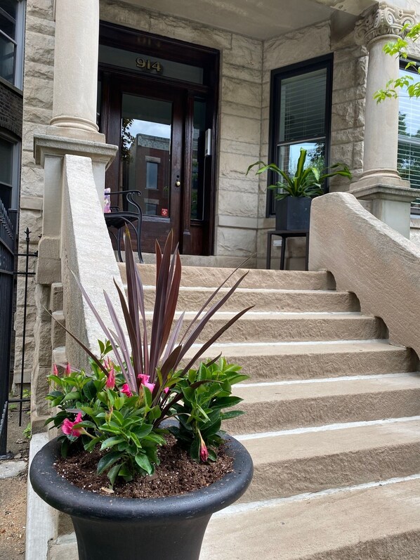 Front of property - Wrigleyville Inn (Chicago)