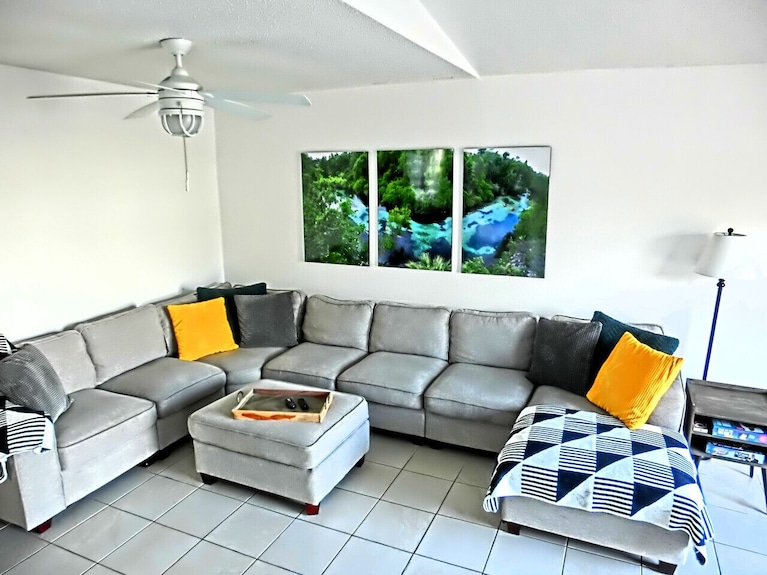 Family & Pet-friendly Weeki Wachee Home W/ Kayaks, Games & Firepit - Weeki Wachee, FL