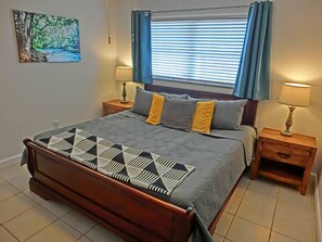 4 bedrooms, desk, travel crib, free WiFi - Family & Pet-Friendly Weeki Wachee Home w/ Kayaks, Games & Firepit (Weeki Wachee)