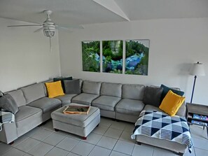 Smart TV, table tennis - Family & Pet-Friendly Weeki Wachee Home w/ Kayaks, Games & Firepit (Weeki Wachee)