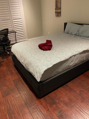 7 bedrooms, free WiFi, bed sheets - Rowntree Residence (Mississauga)