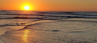 Oceanside open concept home, roof deck with ocean and sunset bay views, firepit!