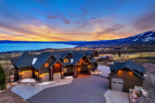 Luxury Bear Lake Home -The Moose -THEATER, PICKLEBALL, SPORTS COURT, POOL/HOTTUB