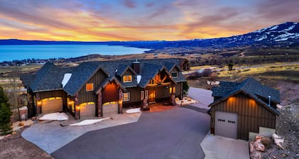 Luxury Bear Lake Home -The Moose -THEATER, PICKLEBALL, SPORTS COURT, POOL/HOTTUB