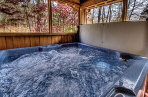 Indoor spa tub - Sweetheart Log Retreat•King Bd•Hot Tub•Close2PKWY•2 Porches•Fireplace•BBQ•Arcade (Sevierville)