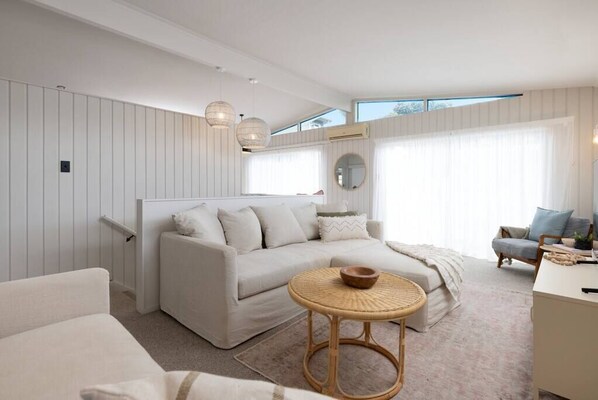 TV, offices - Light, Bright & Family Friendly (Mount Maunganui)