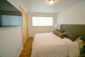 3 bedrooms, travel cot, free WiFi, bed sheets