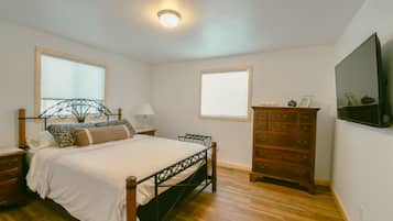 3 bedrooms, travel cot, free WiFi, bed sheets