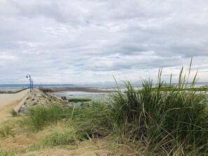Beach - L'Éveil du fleuve. Détente, Spa, nature et ski. (Petite-Rivière-Saint-François)