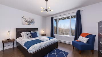 4 bedrooms, iron/ironing board, free WiFi, bed sheets
