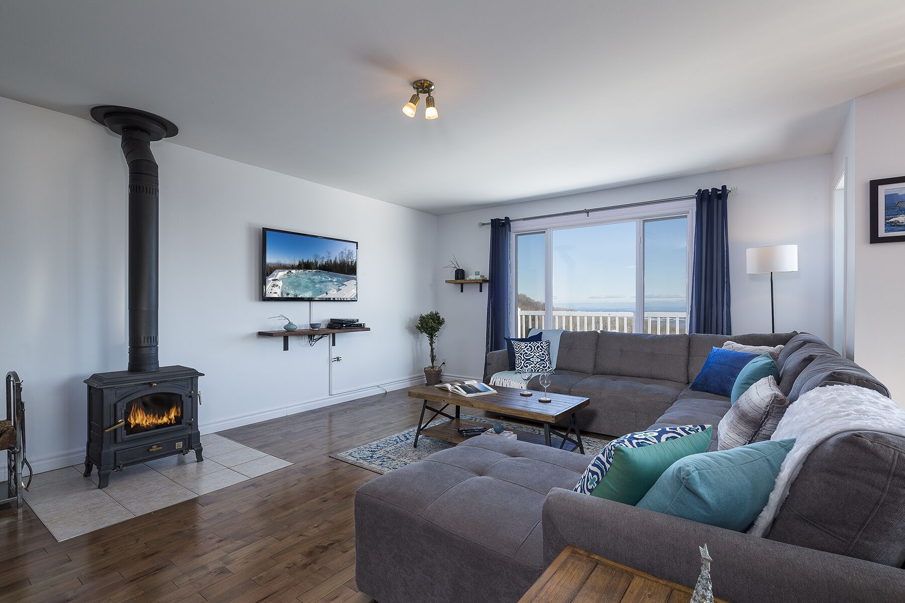 Smart TV, fireplace, table tennis