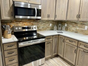 Refrigerador, microondas, horno, placa de cocina