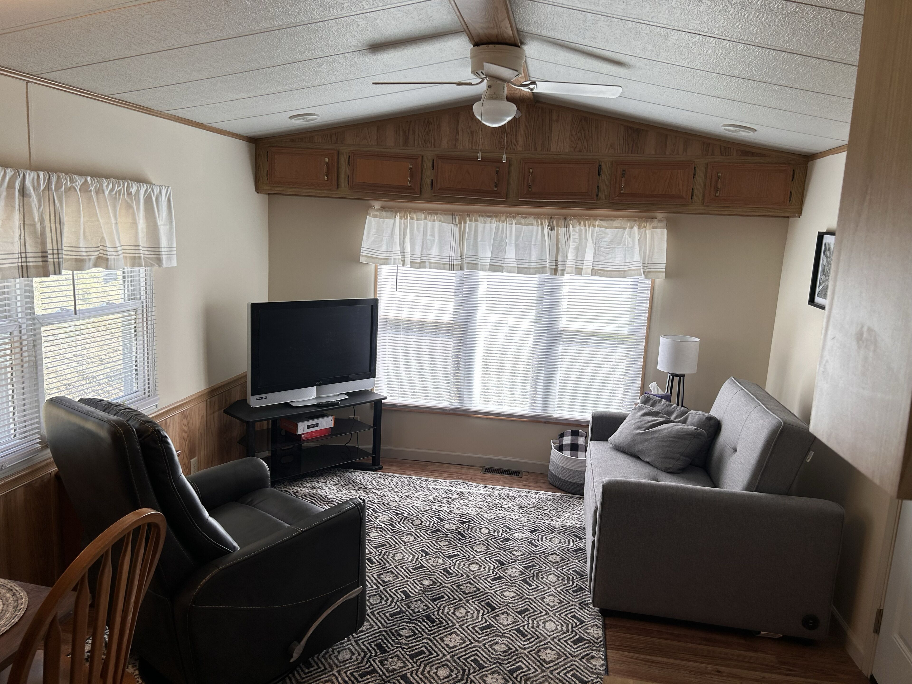 Convenient, Cozy and Comfortable Compact Home. Two minutes Waynesburg University