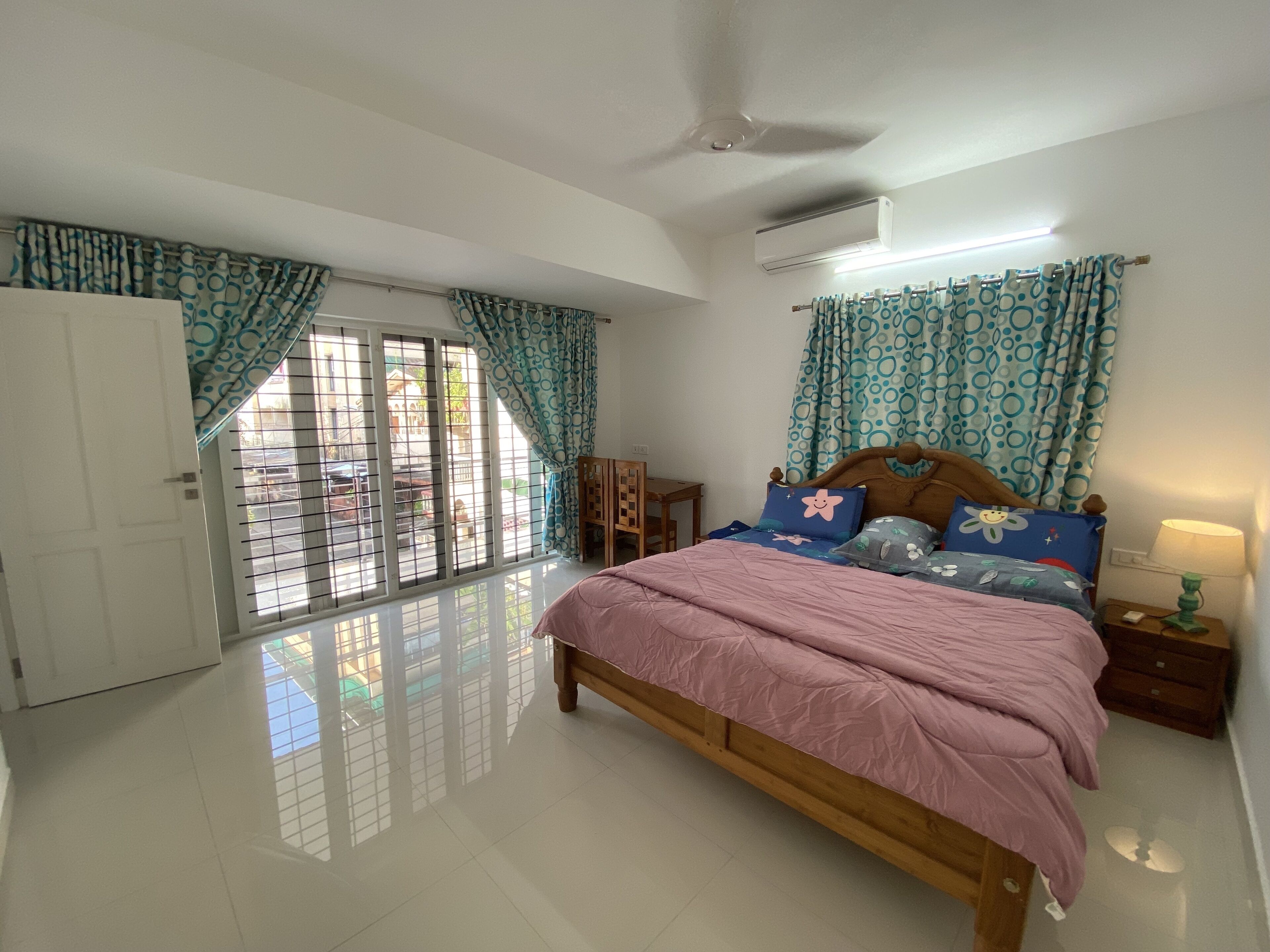 4 bedrooms, in-room safe, desk, iron/ironing board