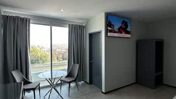 Habitación junior | Ropa de cama hipoalergénica y escritorio