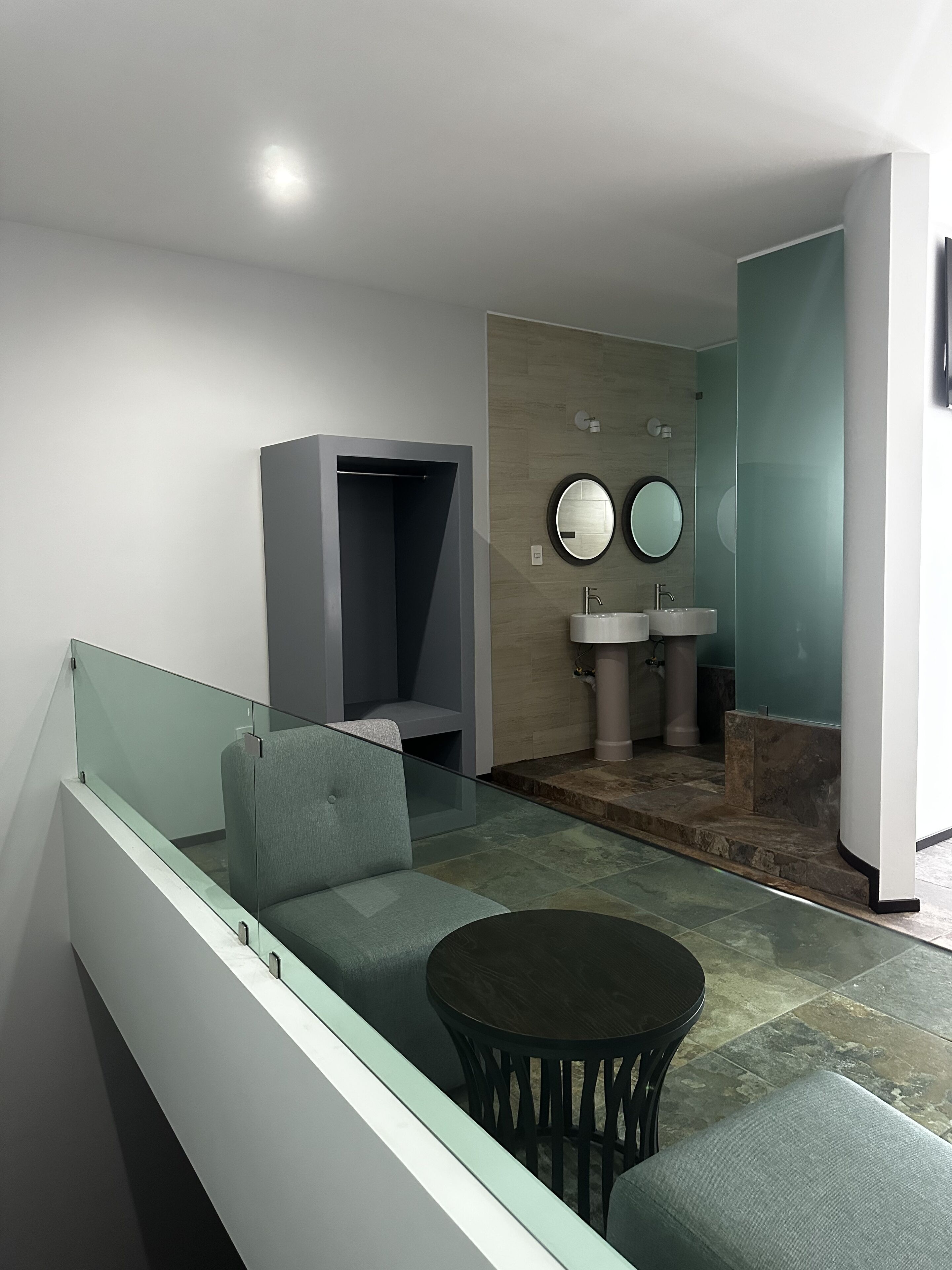 Habitación Deluxe | Baño | Toallas, jabón, shampoo, papel de baño 