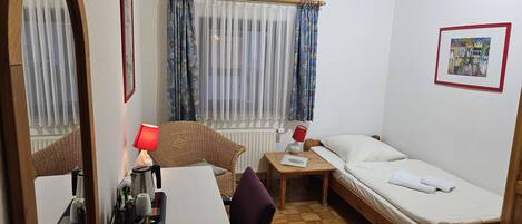 1 bedroom, internet, bed sheets