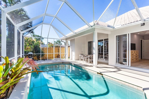 Beautiful Pool with dining area, gas grill, outdoor half bathroom and shower