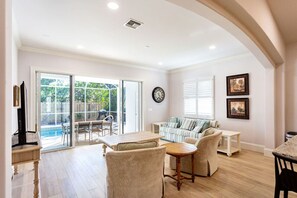 TV - Imola: Remodeled, family-friendly 4BR home with private pool near beach & Mercato. Sleeps 8 in comfort - perfect for sunny days, BBQs, and quality time together. Book your Naples vacation today! (Naples)