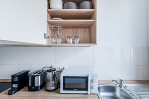 Kylskåp, mikrovågsugn, ugn och diskmaskin