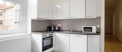 Frigorifero, microonde, forno, lavastoviglie