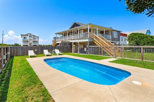 Sandcastle - 500ft to Beach w/ pool
