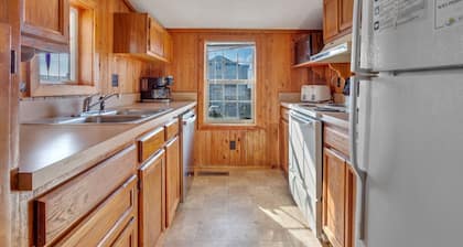3 br, 500ft to Beach pool view!