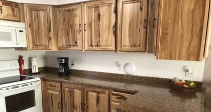2 Bedroom Apartment Close to the Action