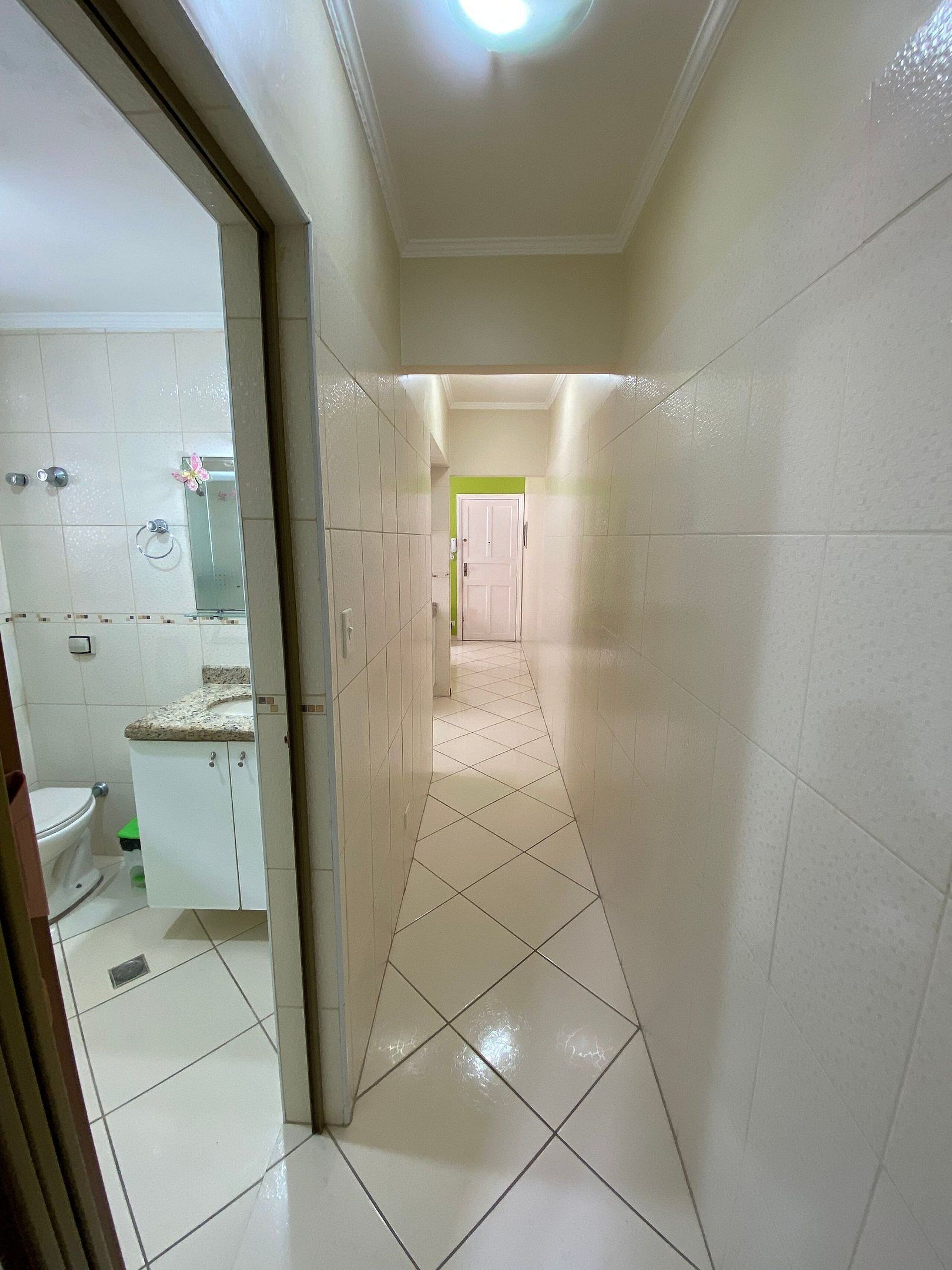 Leilighet – classic | Bad | Dusj, hårføner og toalettpapir