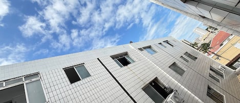 Departamento superior, 1 habitación, vista al patio | Detalle exterior