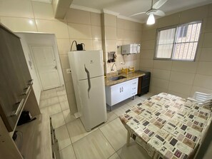 Classic Apartment, 1 Bedroom, Mountain View | Private kitchen