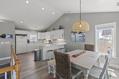 "Oh Shell Yeah". 3 bedroom, 2.5 bath home,  NEW Private Pool (Optional Heat) coming for 2023!