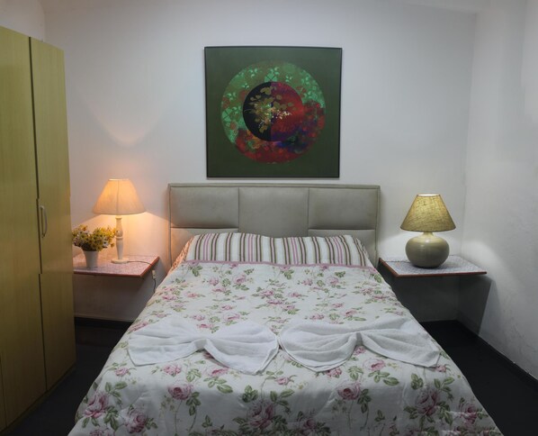 1 bedroom, iron/ironing board, WiFi, bed sheets