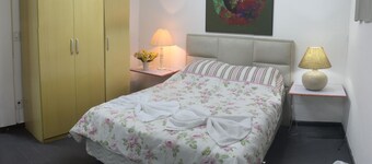 Independent Suite with Kitchen