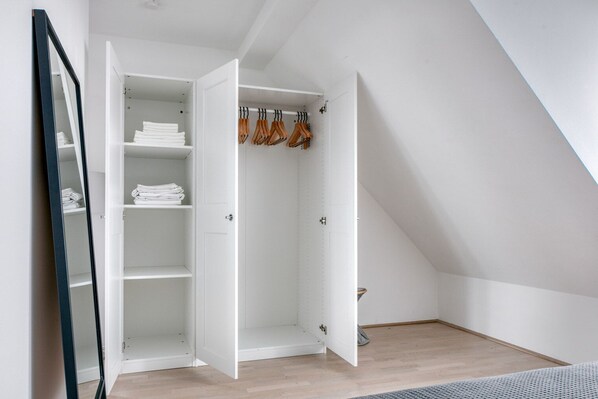 3 chambres, fer et planche à repasser, Wi-Fi, draps fournis