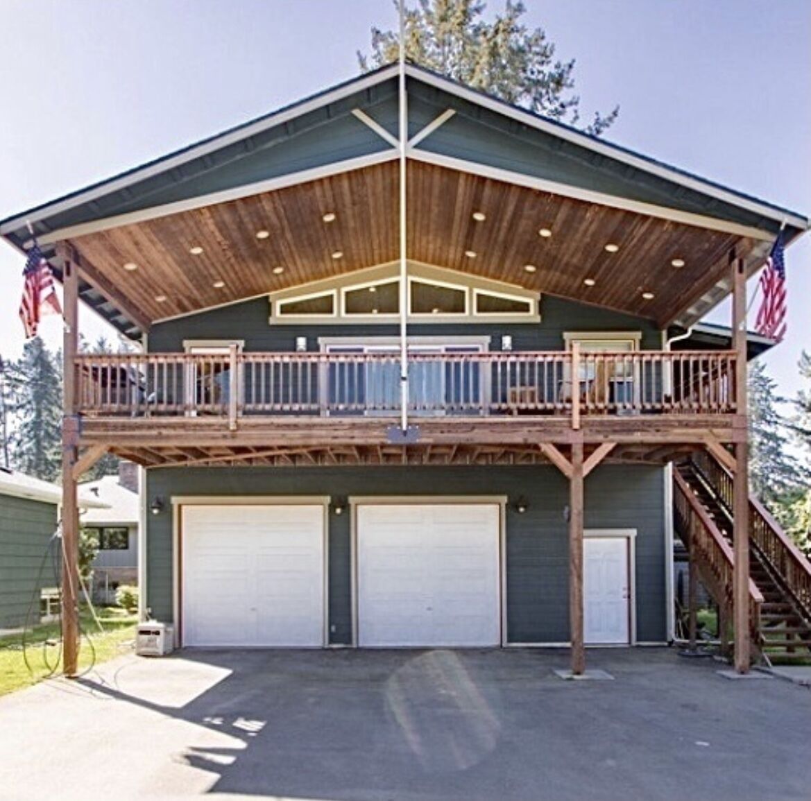Seattle Chalet with Massive Private Covered Deck