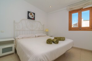 5 bedrooms, iron/ironing board, free WiFi, bed sheets
