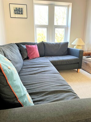 Family House, Private Bathroom | Lounge - Family Home With Feature Garden in Bedminster (Bristol)