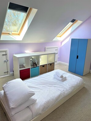 Family House, Private Bathroom - Family Home With Feature Garden in Bedminster (Bristol)