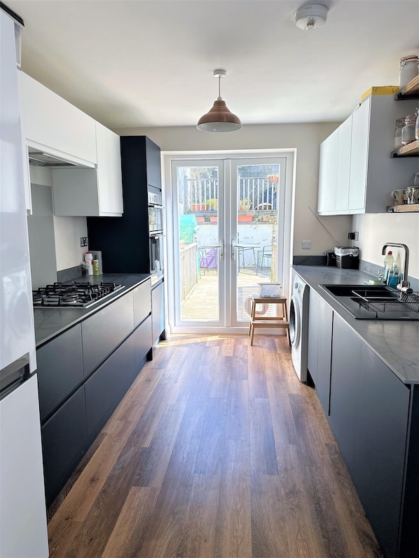 Family House, Private Bathroom | Private kitchen