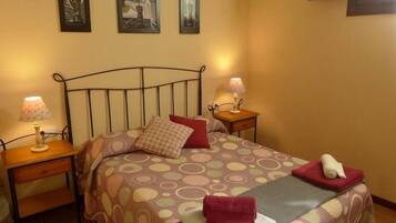 2 Schlafzimmer, Bügeleisen/Bügelbrett
