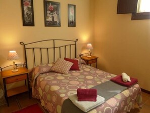 2 bedrooms, iron/ironing board - Casa Yolanda - country house in the Picos de Europa, Arenas de Cabrales (Arenas De Cabrales)