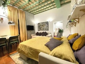 2 Schlafzimmer, Zimmersafe, Schreibtisch, BĂŒgeleisen/BĂŒgelbrett