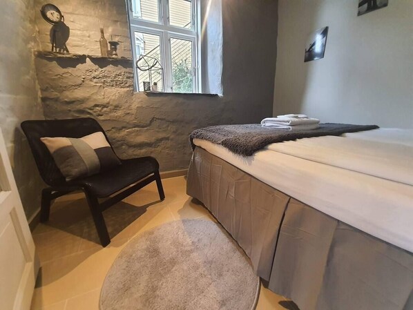 2 bedrooms, WiFi, bed sheets