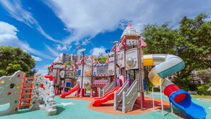 A playground with slides and climbing structures. - biguiyuan (Jiangmen)