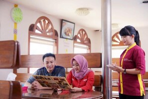 Dining - Hotel Olympic Semarang (Semarang)