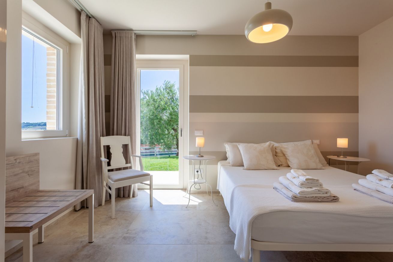 7 chambres, fer et planche à repasser, Wi-Fi, draps fournis