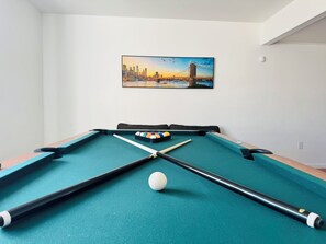 Game room - Right in the center of everywhere in Dover (Dover)